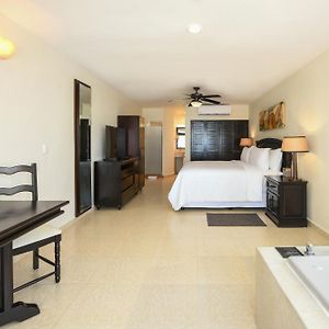 Ocean Front Swim Up Junior Suites